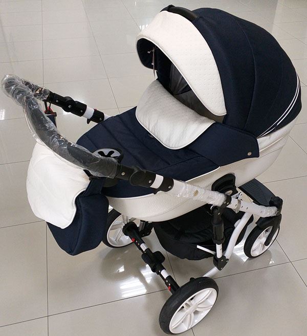 живое фото в магазине: коляска адмекс encore 710S (синяя ткань+белая экокожа)