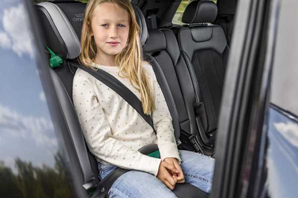Автокресло Britax Roemer в машине с подросшим ребенком