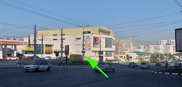 магазин Вундеркинд в торговом центре перекресток (вид с пересечения пр. Дзержинского / ул. Хворостянского)