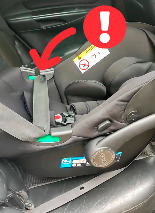 автолюлька закреплена не правильно в машине