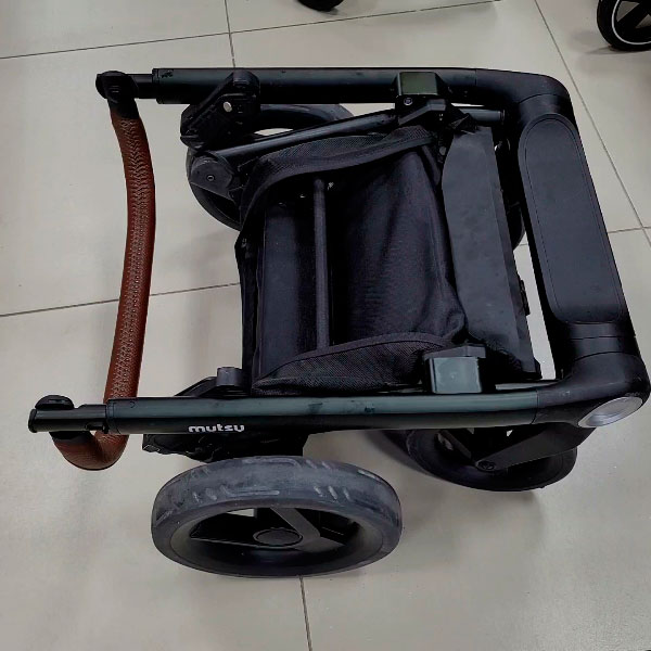 коляска Mutsy Icon после ремонта в сложенном виде