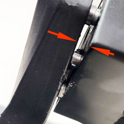 большой зазор в механизме с правой стороны коляски Mutsy Icon