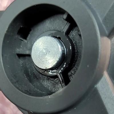 ось переднего колеса в смазке | front wheel axle in grease