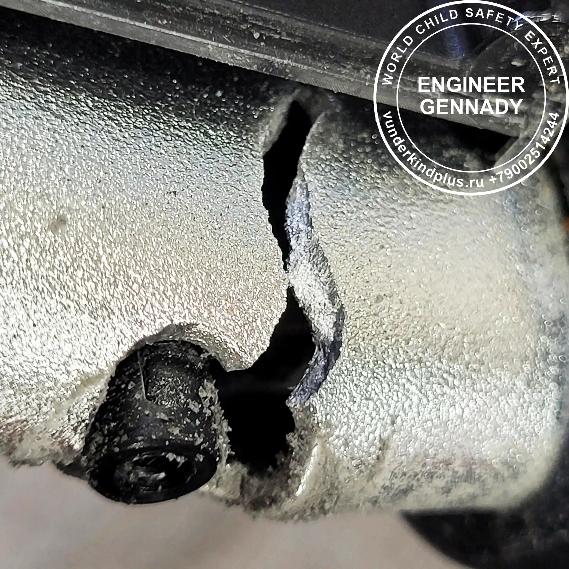 Macro photo of a metal stroller frame fracture showing the grain of the alloy.