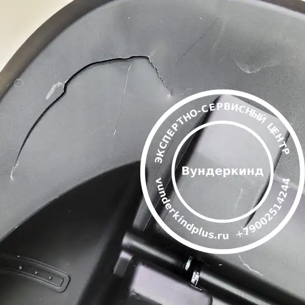 Лопнувший пластик детского автокресла (не выдержал перевозки)