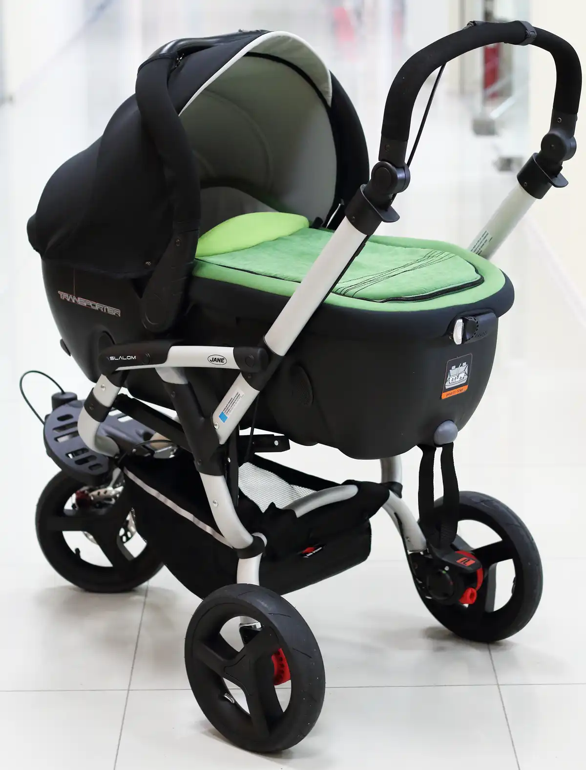 Jane Slalom Pro 3-wheel stroller with front disc brake and high rear axle clearance.