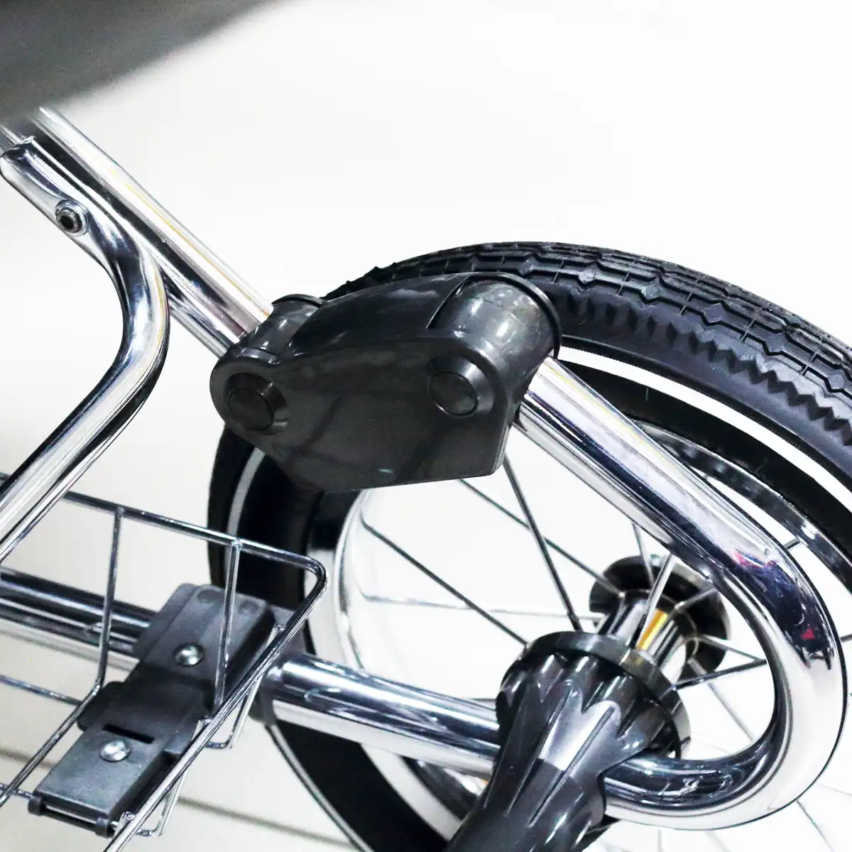 Engineering archive 2012: Classic leaf-spring suspension for maximum stroller softness