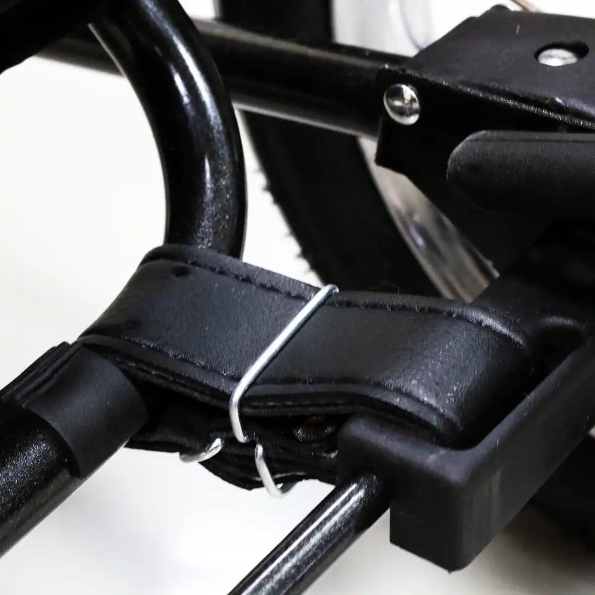 Traditional leather strap suspension providing multi-directional shock absorption