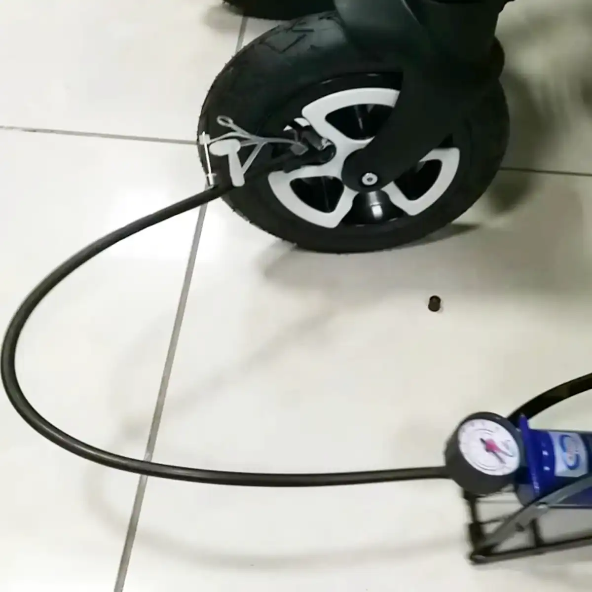 Inflating pneumatic stroller tires to 1.5 BAR for maximum shock absorption and smooth ride