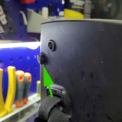 держатель крыши стоит на стоем месте и крепко держится