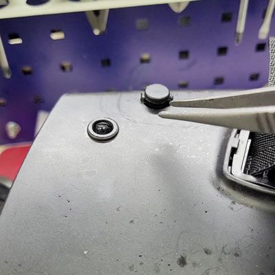 исправный держатель крыши с другой стороны спинки