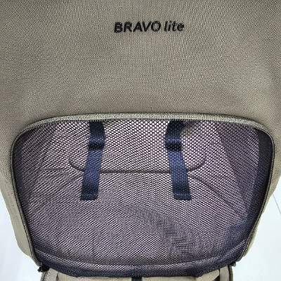 окошко с сеточкой для вентиляции