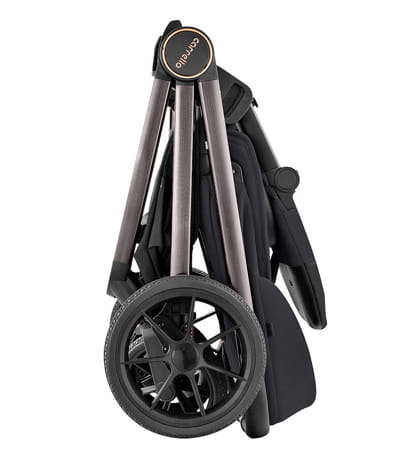 коляска в сложенном виде (рама вместе с прогулочным блоком)